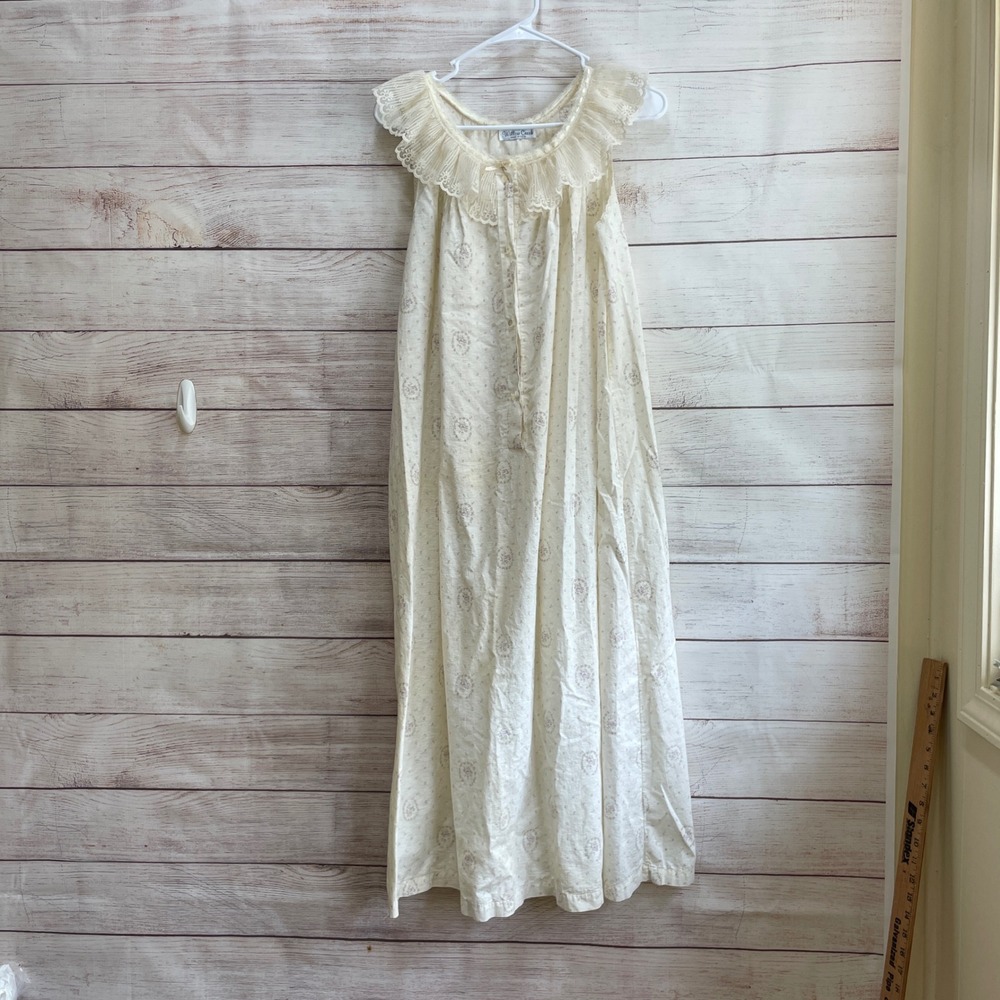 VINTAGE WILLOW CREEK COTTON MAXI GOWN WITH WIDE LACE RUFFLE COLLAR
